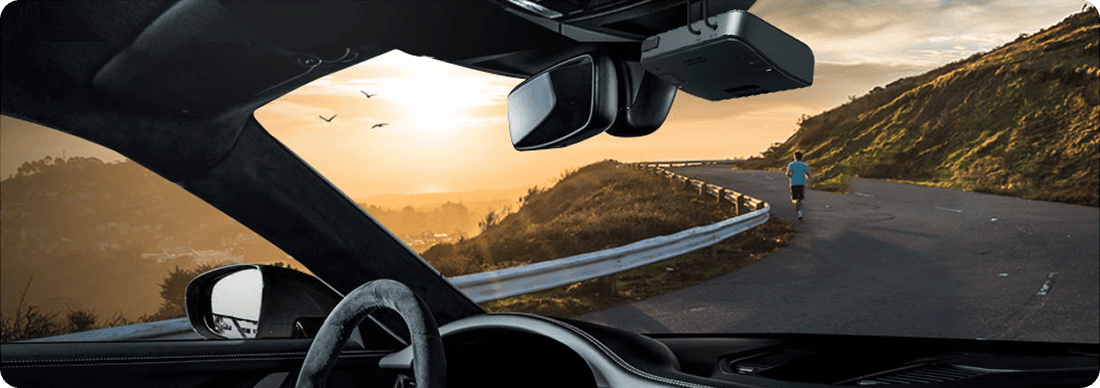 GX1600 screen-free dash cam mounted behind the rear-view mirror